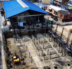 Vista aérea de las obras de construcción y adecuación de plaza de mercado en el municipio de Cartago.